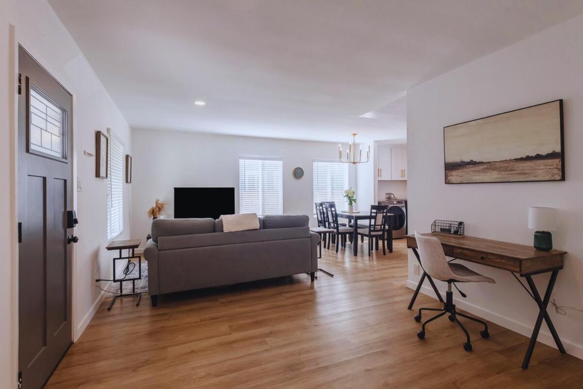 Cozy Modern 3 Bed 1 Bath Home - Pet Friendly! Lawndale Exterior photo